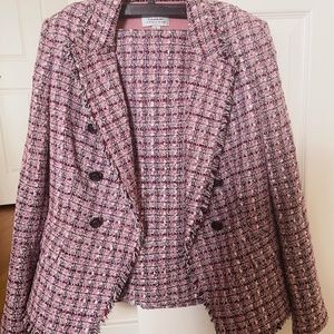 Tahari feminine women’s pink suit size 4 NWT